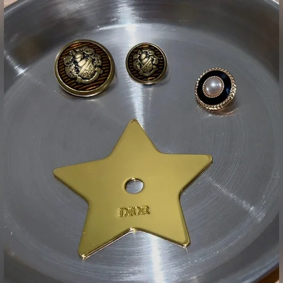 Assorted Button Collection - Picture 2 of 9